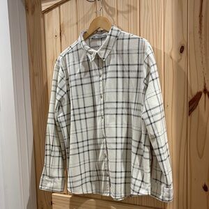 Lee Women’s Fleece White and Black Plaid Shirt